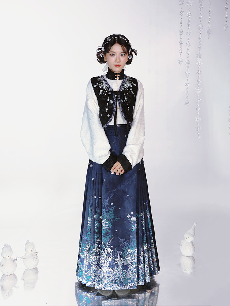 Ming Dynasty Mamianqun | Traditional Chinese Modern Hanfu Dress in Blue 霜雪