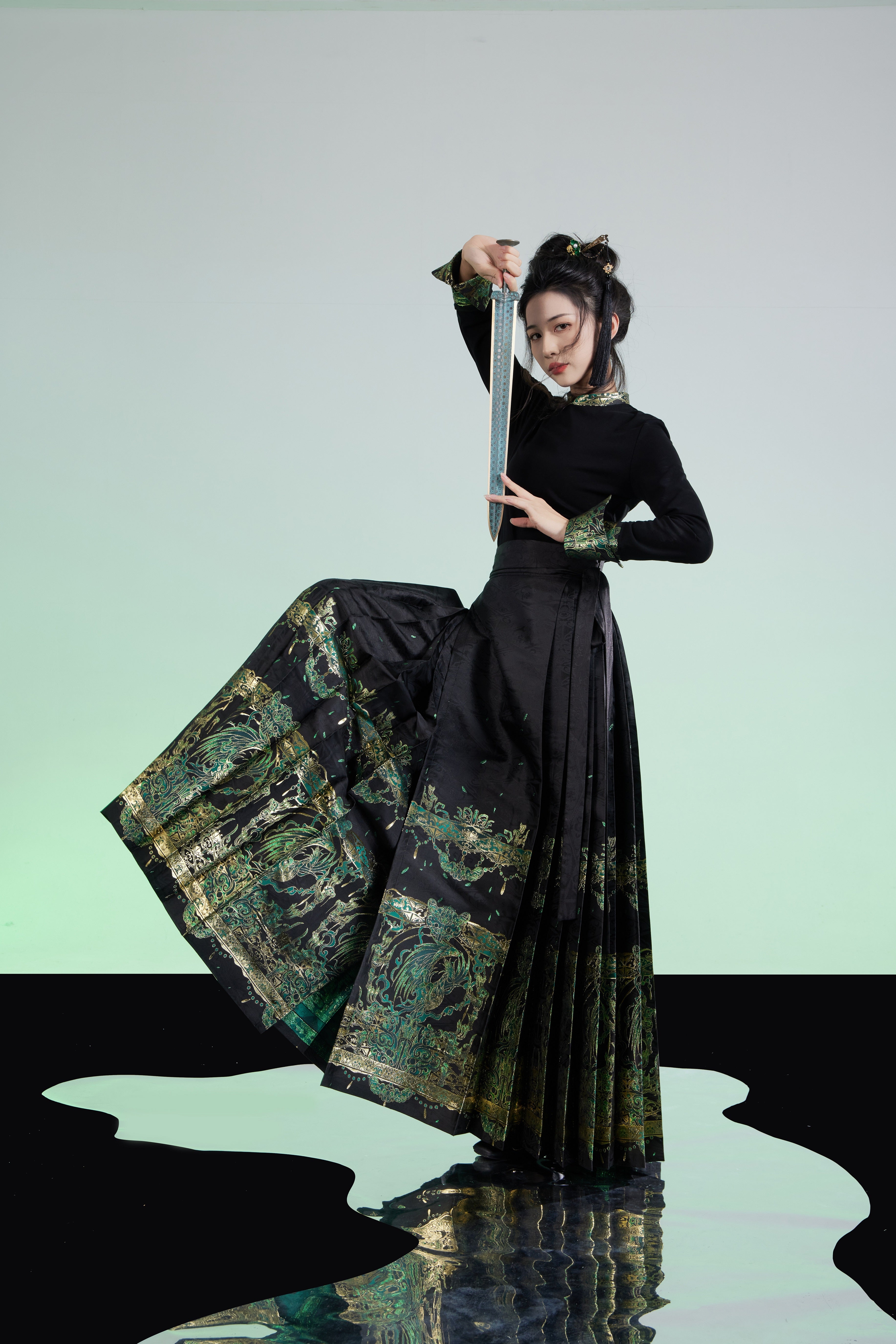 Modern Improved Hanfu Skirt: Gold-Thread Imitation Brocade Design